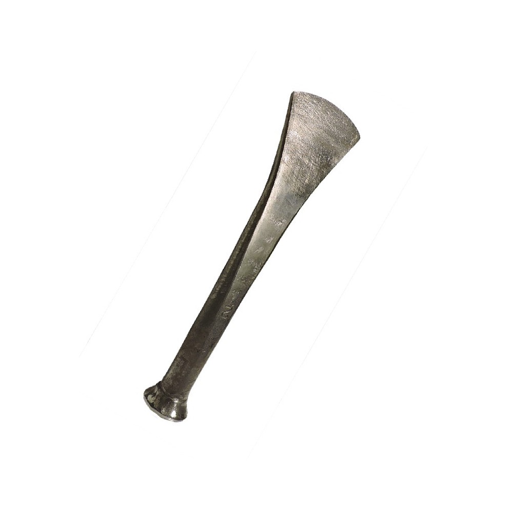 Hand gorged caulking iron with blade