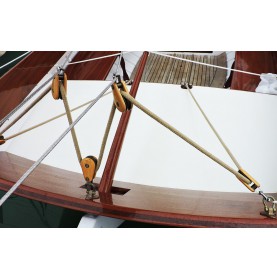 Simple block in varnished ashwood for 12-14mm rope