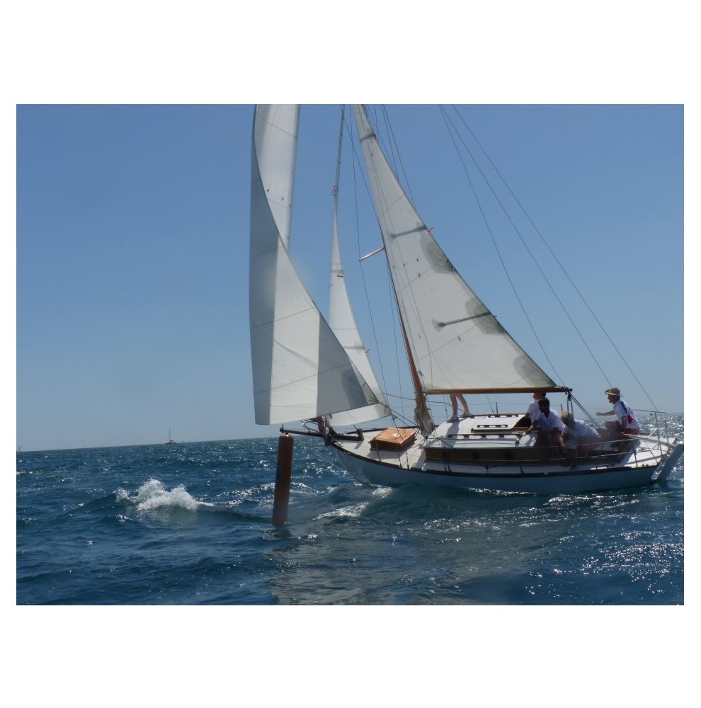 Sells wooden sailboat BLUE DOLPHIN, English coast of 1949.