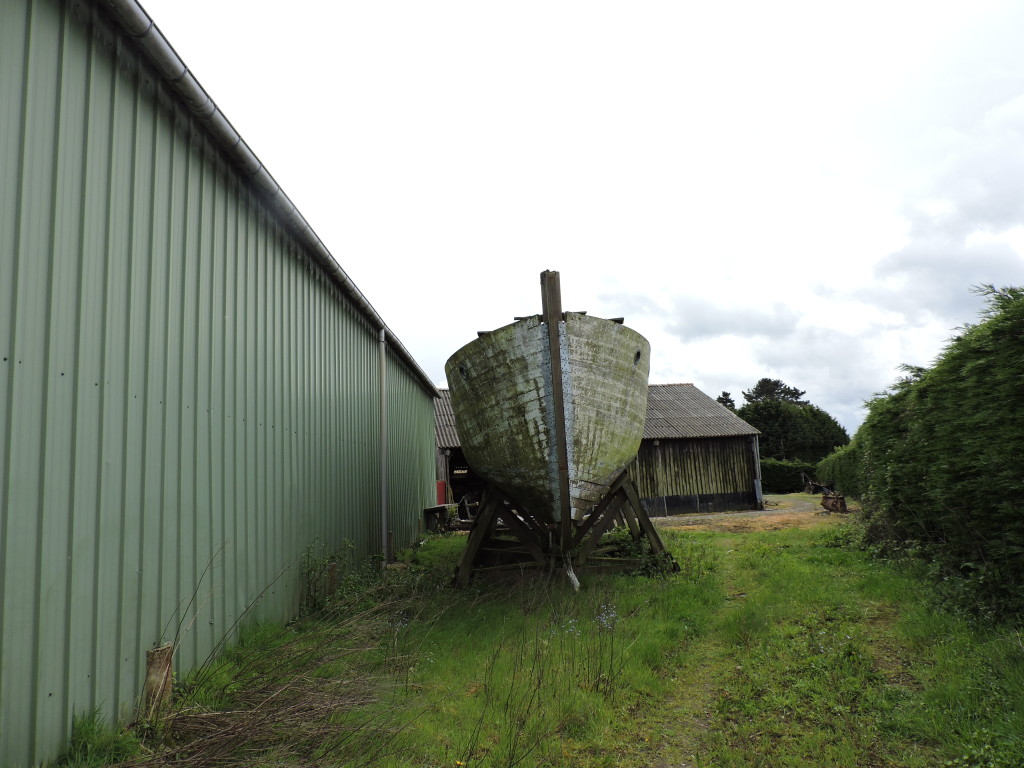 Carcasse de bateau en bois