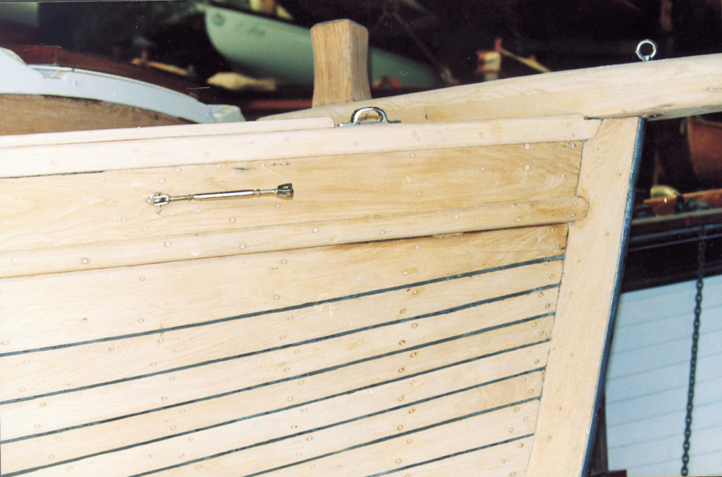 bateau bois nu avant passage du vernis coélan