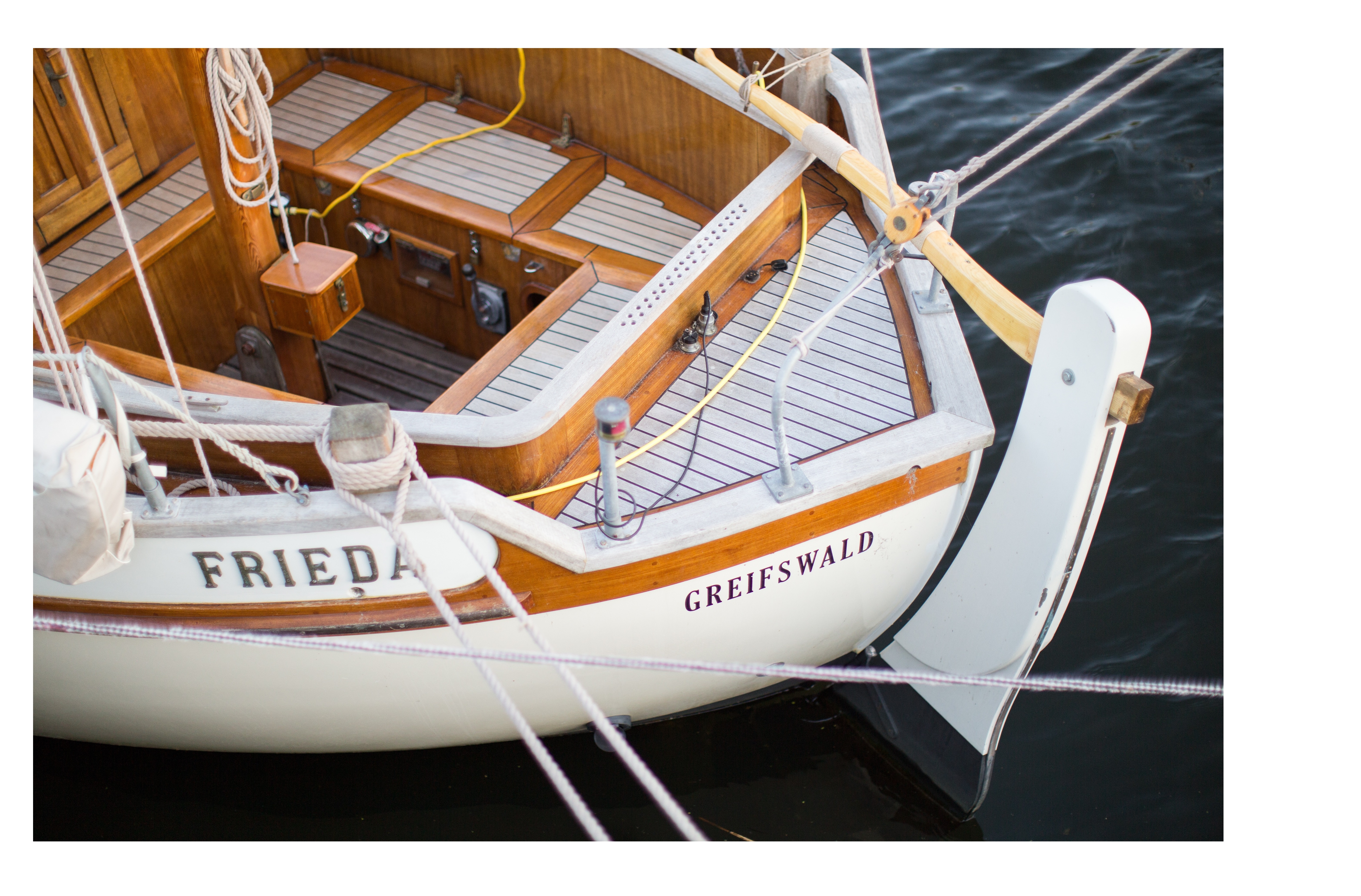 Bateau classique en bois vintage